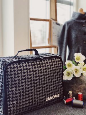 (30A3) Grå/Svart hundetann symaskinveske Janome bag
