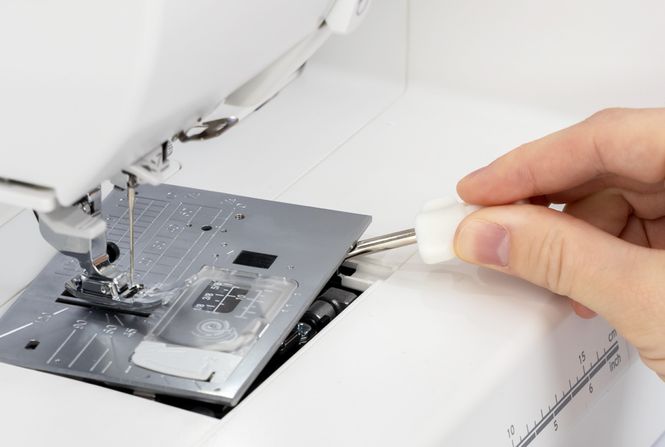 Hovedbilde Janome MC 1000 Silky White sy og broderimaskin