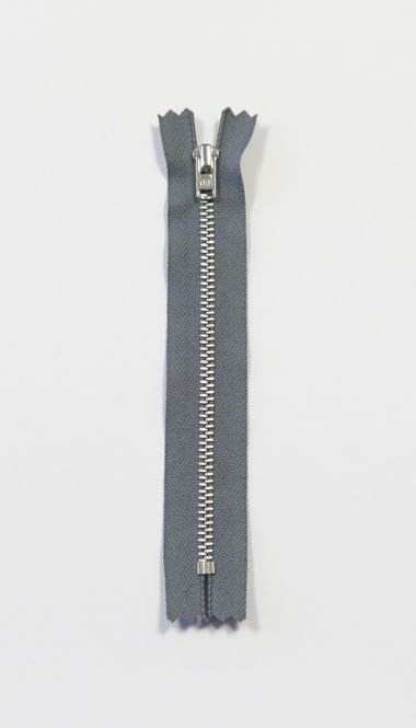 Hovedbilde YKK 4MM ALUM. IKKE DELBAR F. GRÅ 4422-12-578 12CM