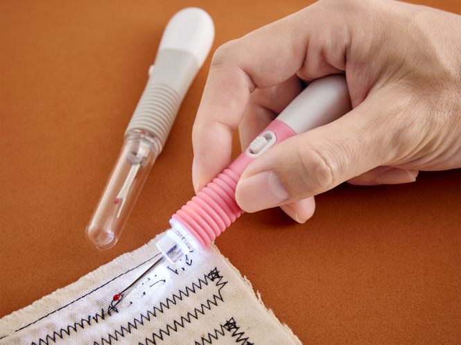 Hovedbilde Sew Easy ergonomisk sprettekniv med LED-lys