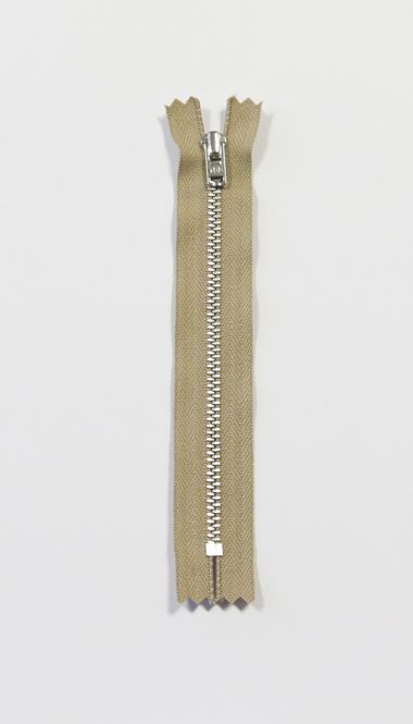 Hovedbilde YKK 4MM ALUM. IKKE DELBAR F. BEIGE 4422-12-573
